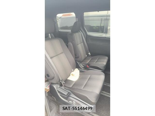 Toyota VOXY 2019-03 8232204-8