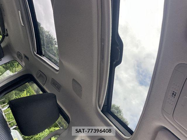 Toyota VOXY 2014-06 8246996-21