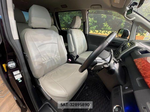 Toyota VOXY 2011-06 8246998-9
