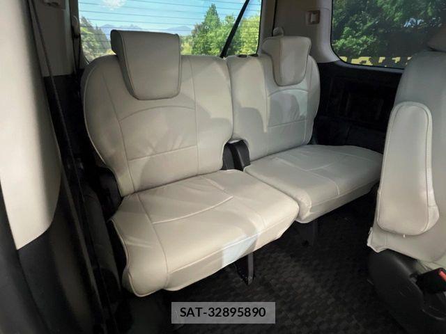 Toyota VOXY 2011-06 8246998-11