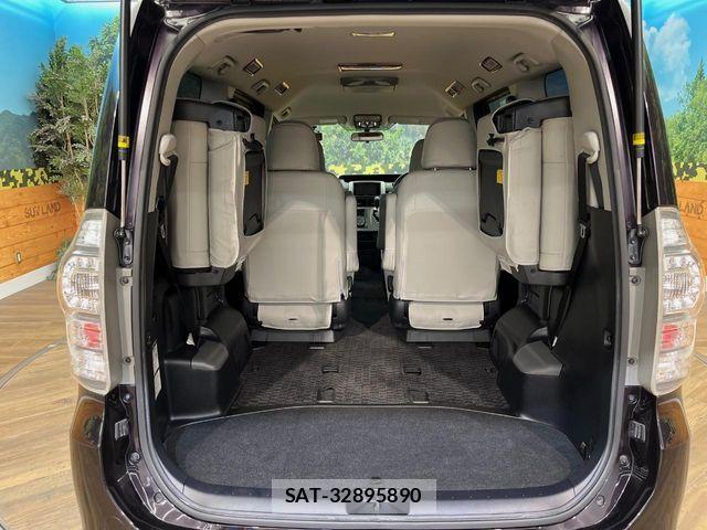 Toyota VOXY 2011-06 8246998-12