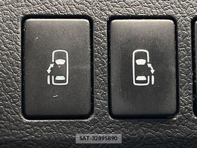 Toyota VOXY 2011-06 8246998-3