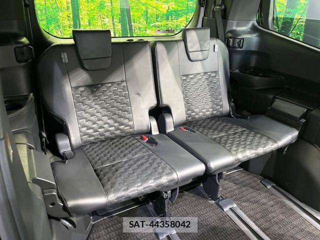 Toyota VOXY 2022-04 8246995-11