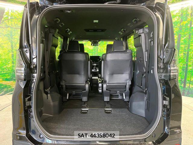 Toyota VOXY 2022-04 8246995-12