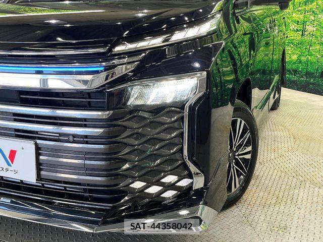 Toyota VOXY 2022-04 8246995-13