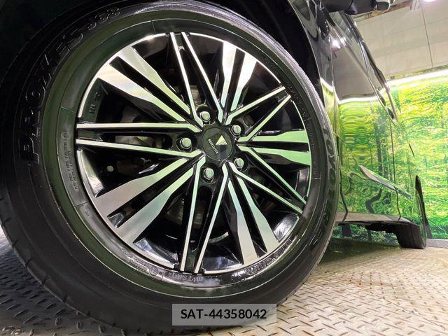 Toyota VOXY 2022-04 8246995-14