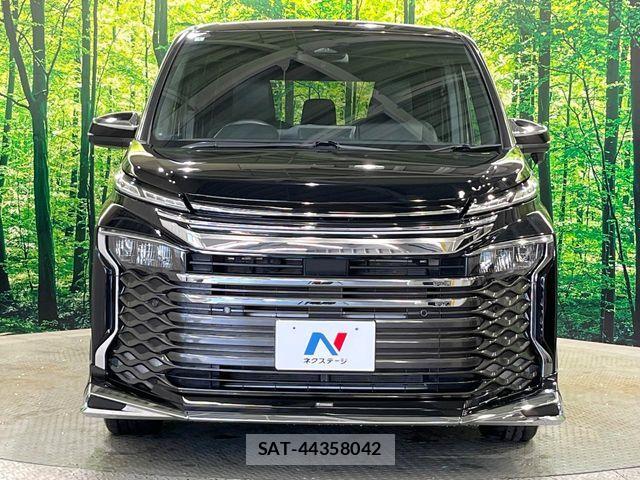 Toyota VOXY 2022-04 8246995-15