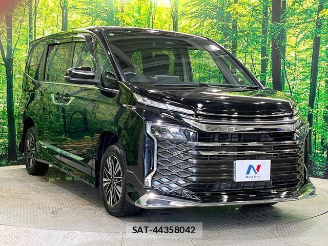 Toyota VOXY 2022-04 8246995-17