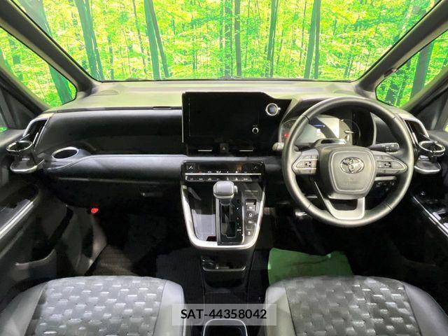 Toyota VOXY 2022-04 8246995-1