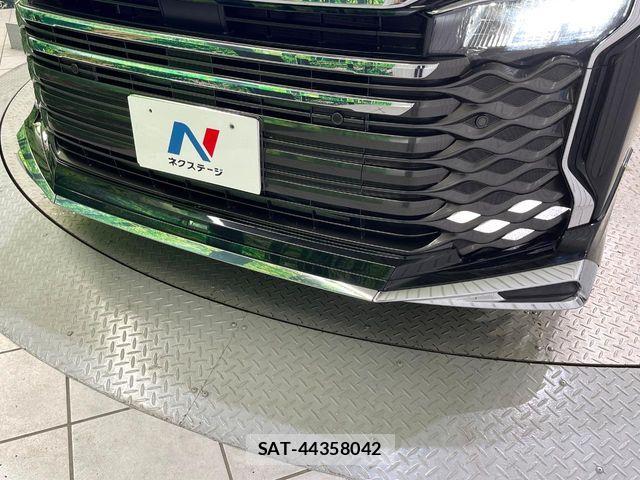 Toyota VOXY 2022-04 8246995-2