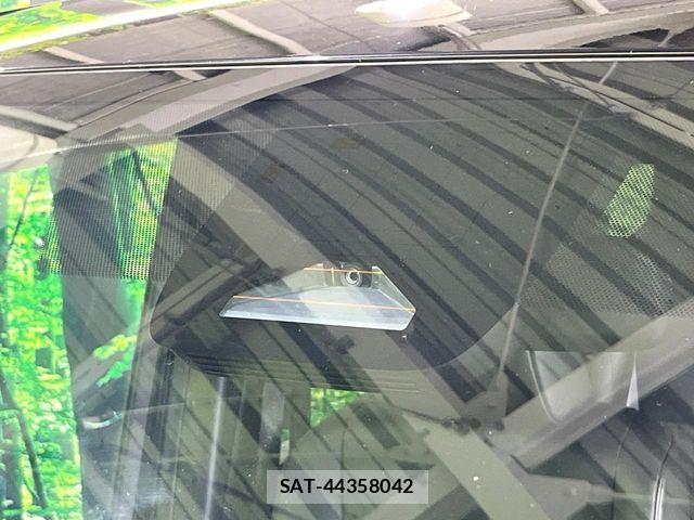 Toyota VOXY 2022-04 8246995-6