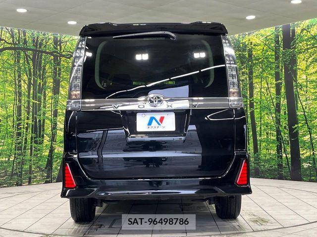 Toyota VOXY 2014-08 8246997-15