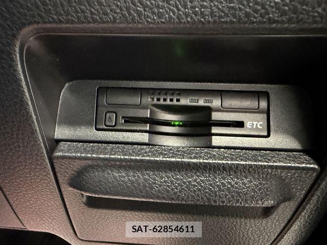Toyota VOXY 2018-02 8317753-9