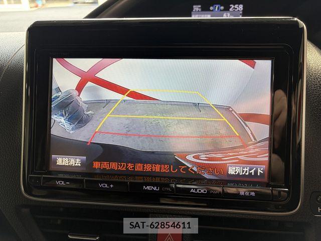 Toyota VOXY 2018-02 8317753-12