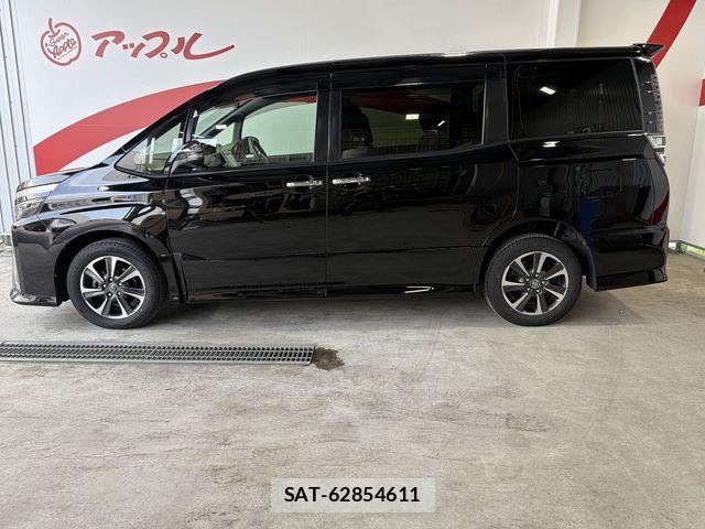 Toyota VOXY 2018-02 8317753-2