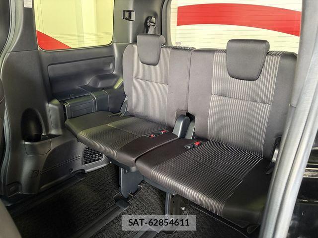 Toyota VOXY 2018-02 8317753-3