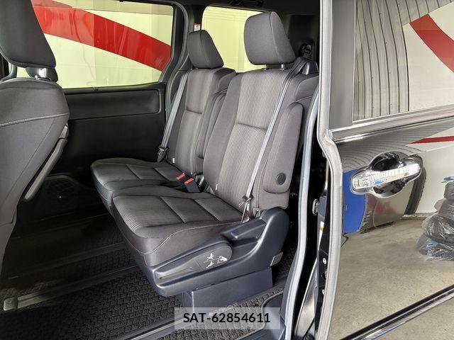 Toyota VOXY 2018-02 8317753-4