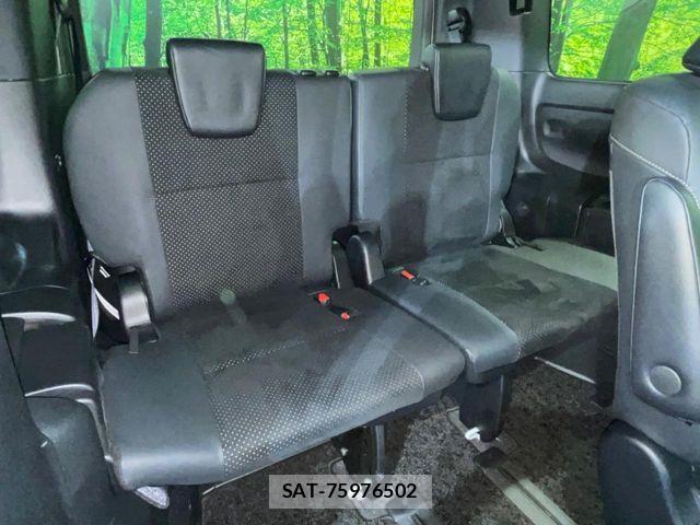 Toyota VOXY 2021-11 8317750-10