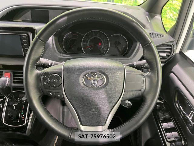 Toyota VOXY 2021-11 8317750-12