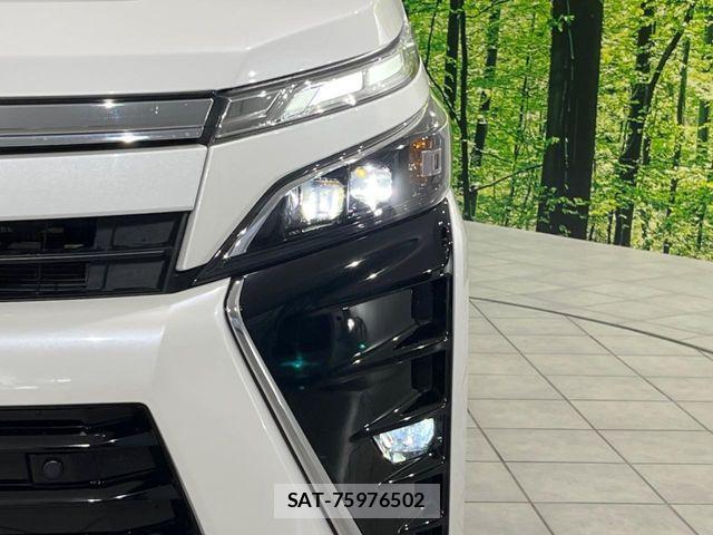 Toyota VOXY 2021-11 8317750-13