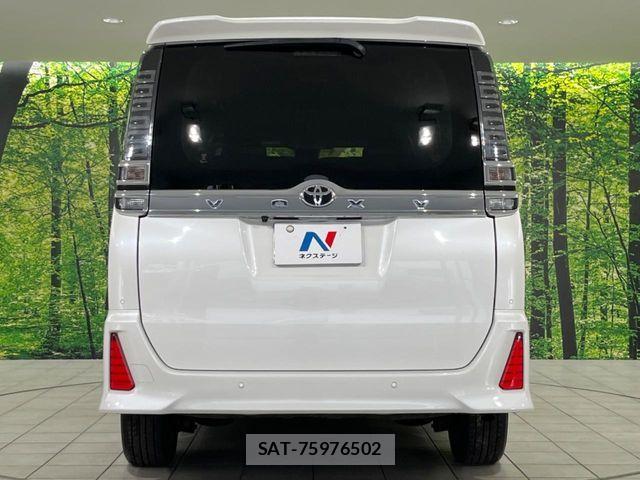 Toyota VOXY 2021-11 8317750-16