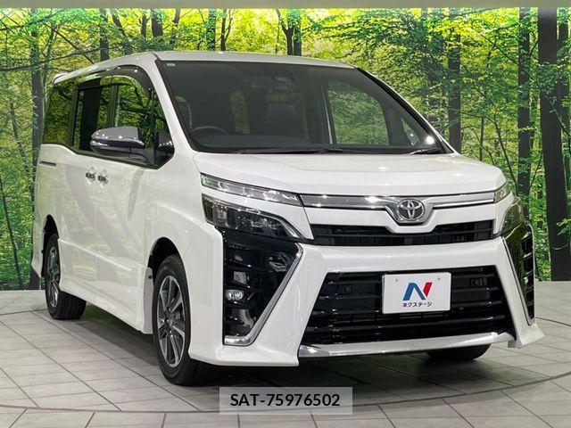 Toyota VOXY 2021-11 8317750-17