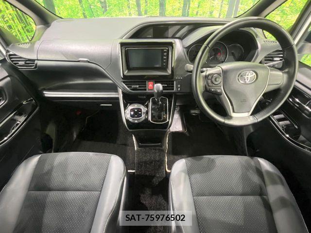 Toyota VOXY 2021-11 8317750-1
