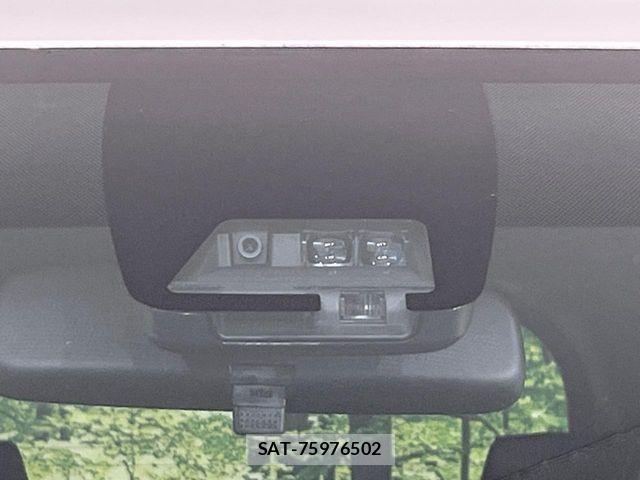 Toyota VOXY 2021-11 8317750-4