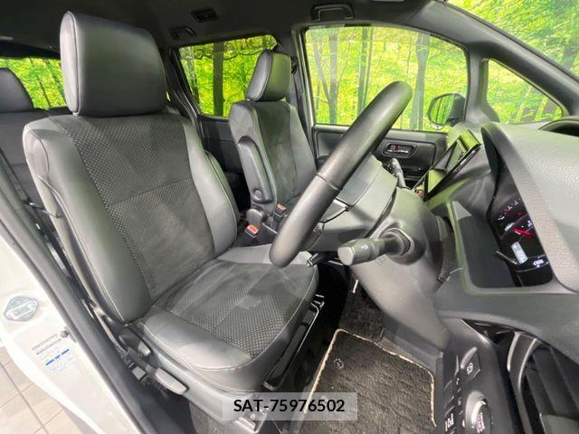Toyota VOXY 2021-11 8317750-7