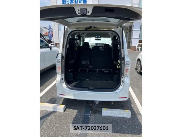 Toyota VOXY 2012-01 8317757-10