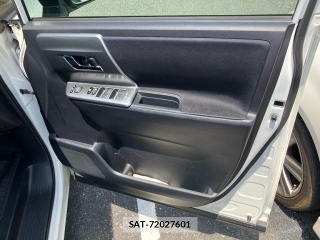 Toyota VOXY 2012-01 8317757-14