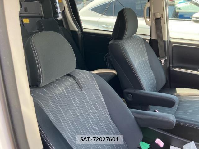Toyota VOXY 2012-01 8317757-16