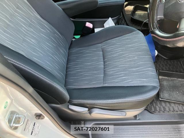 Toyota VOXY 2012-01 8317757-17
