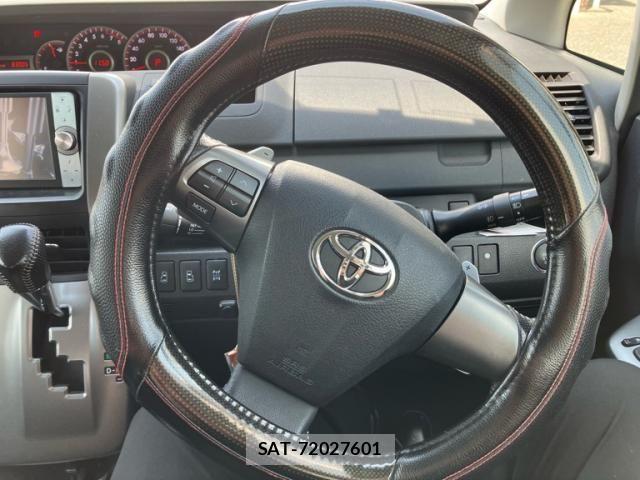 Toyota VOXY 2012-01 8317757-19