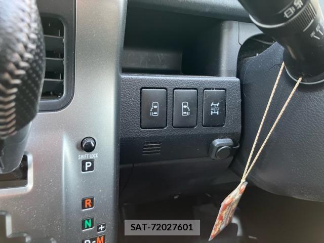Toyota VOXY 2012-01 8317757-20