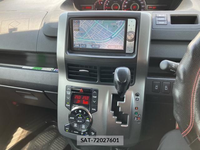 Toyota VOXY 2012-01 8317757-21