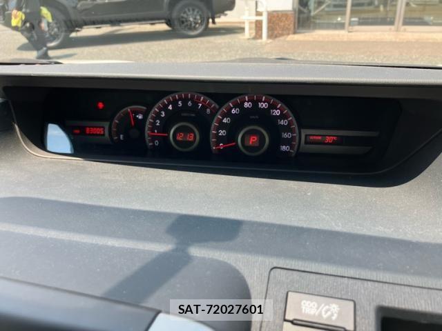 Toyota VOXY 2012-01 8317757-23