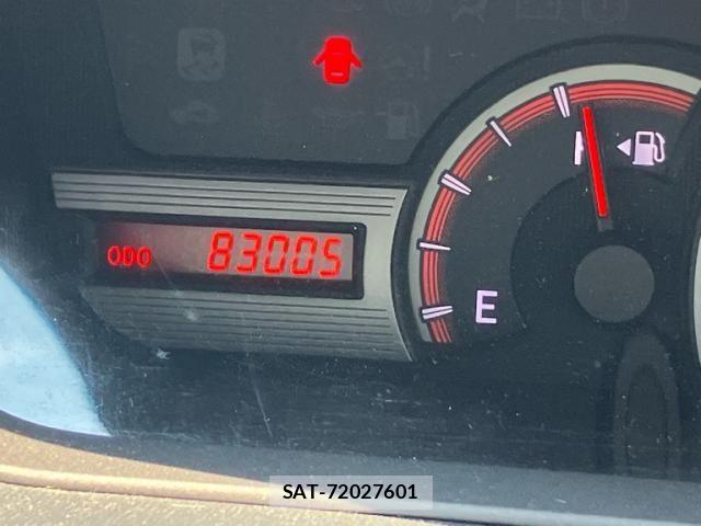 Toyota VOXY 2012-01 8317757-24