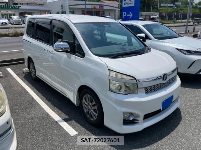Toyota VOXY 2012-01 8317757-2