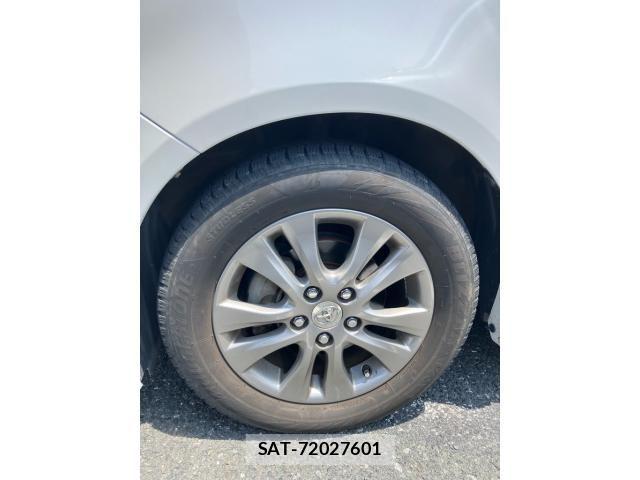 Toyota VOXY 2012-01 8317757-4