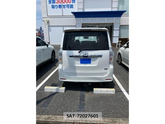 Toyota VOXY 2012-01 8317757-5