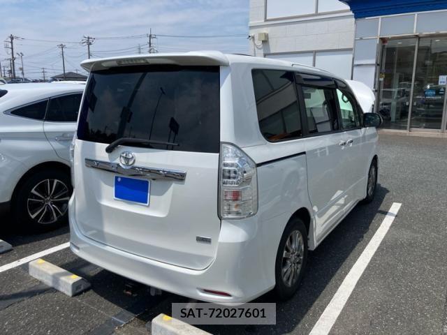 Toyota VOXY 2012-01 8317757-6
