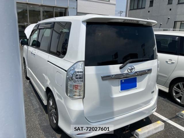 Toyota VOXY 2012-01 8317757-7