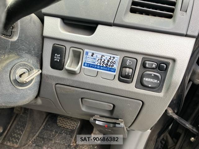 Toyota VOXY 2005-12 8317761-10
