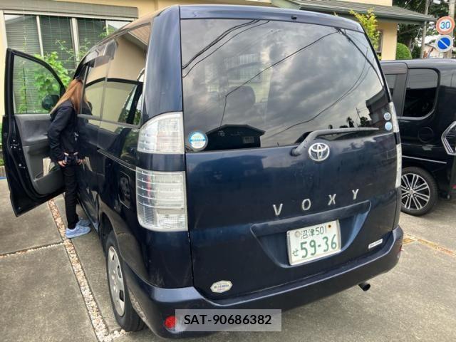 Toyota VOXY 2005-12 8317761-3