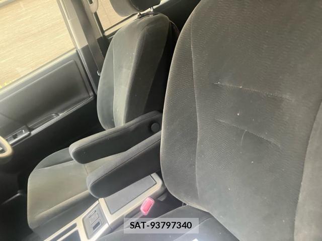 Toyota VOXY 2013-09 8317758-13