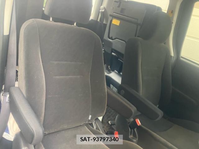 Toyota VOXY 2013-09 8317758-14