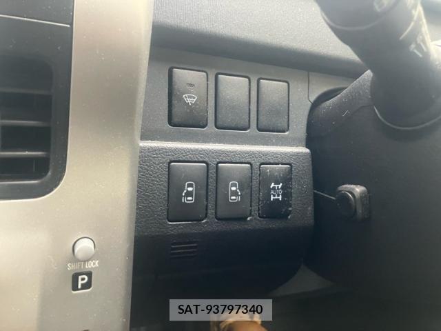 Toyota VOXY 2013-09 8317758-18