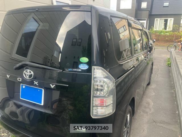 Toyota VOXY 2013-09 8317758-7