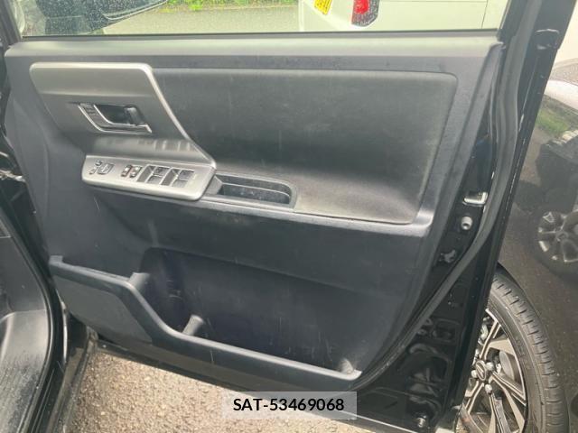 Toyota VOXY 2013-09 8317762-11
